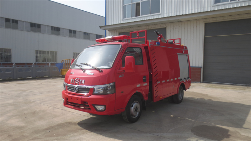 藍(lán)牌東風(fēng)途逸單排水罐消防車(chē)