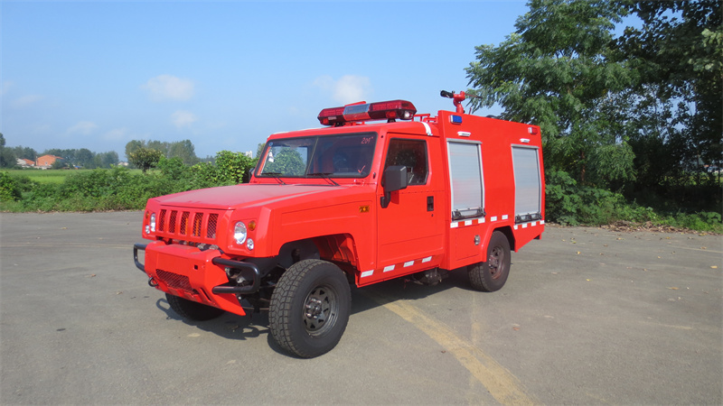 勇士四驅(qū)單排水罐消防車(chē)