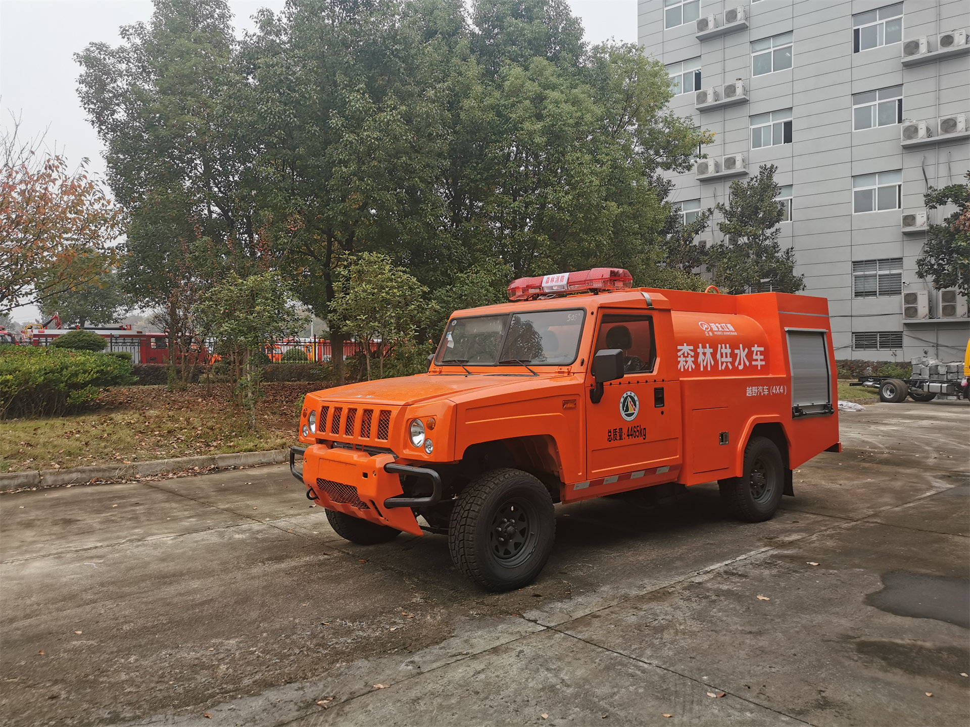 勇士單排四驅(qū)供水車(chē)（方圓罐）JDF5042GGSBAW6