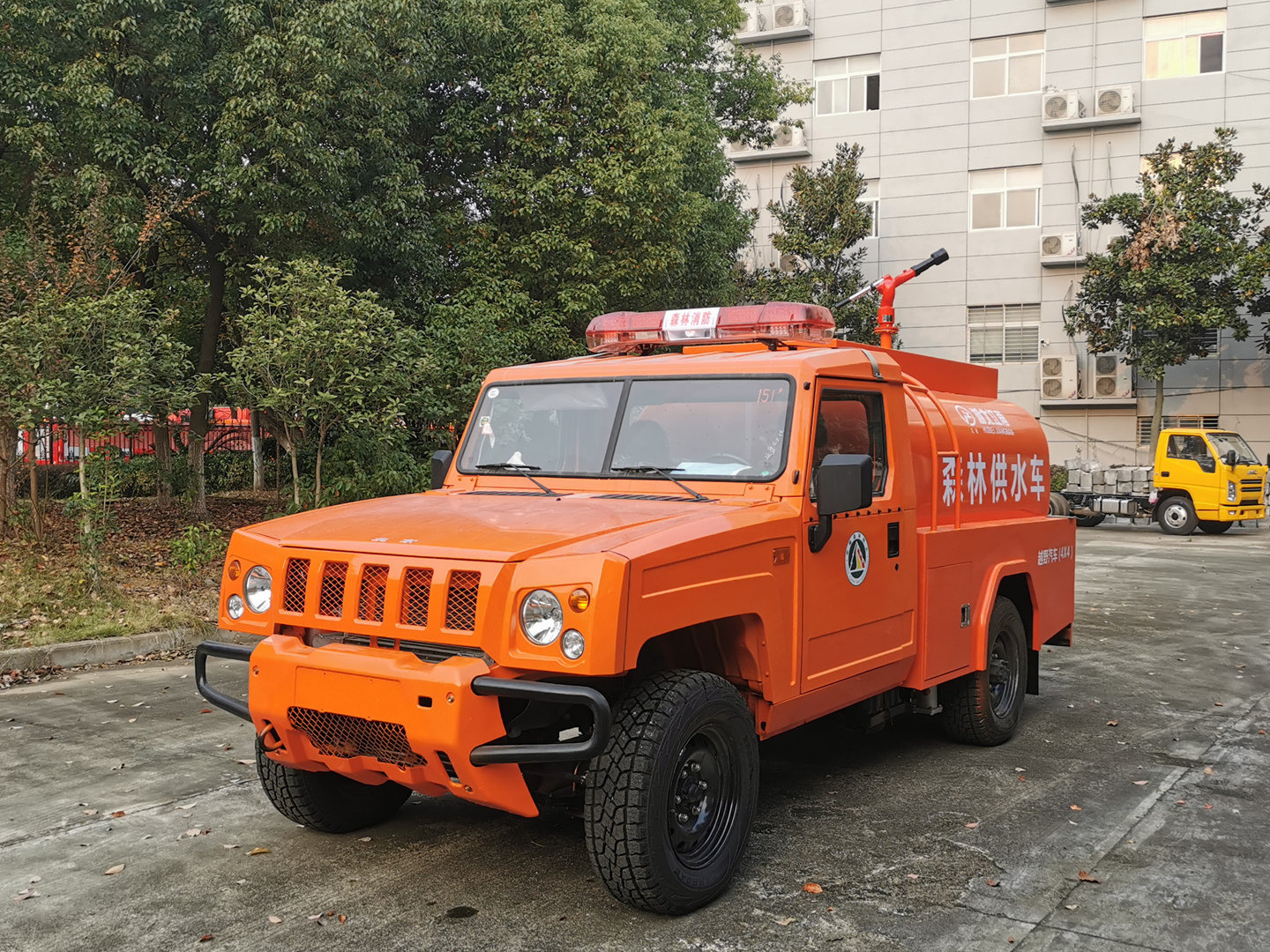 勇士單排四驅(qū)供水車(chē)（圓罐）JDF5041GGSBAW6