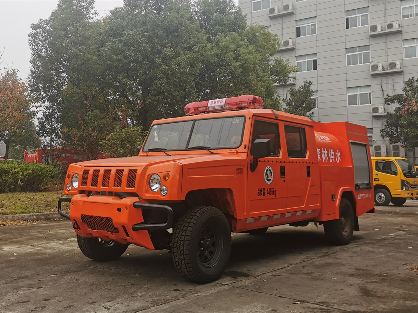 滅火車(chē)，勇士雙排四驅(qū)供水車(chē)（方圓罐）JDF5043GGSBAW6