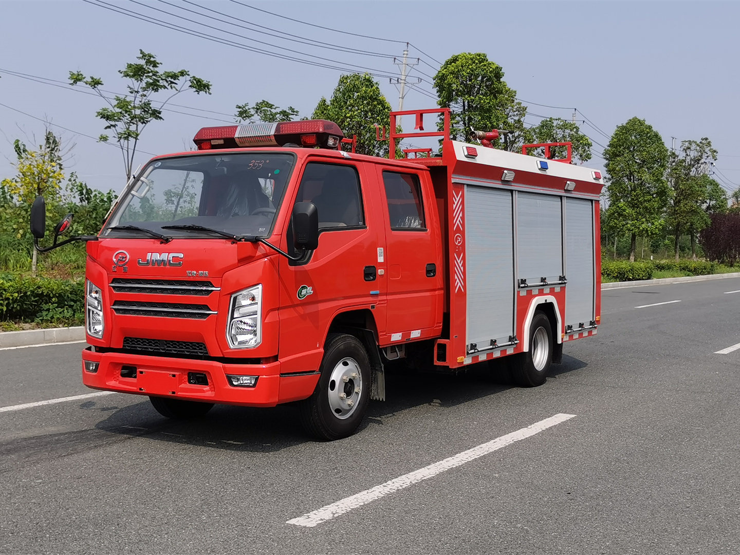 江鈴2噸水罐消防車(chē)