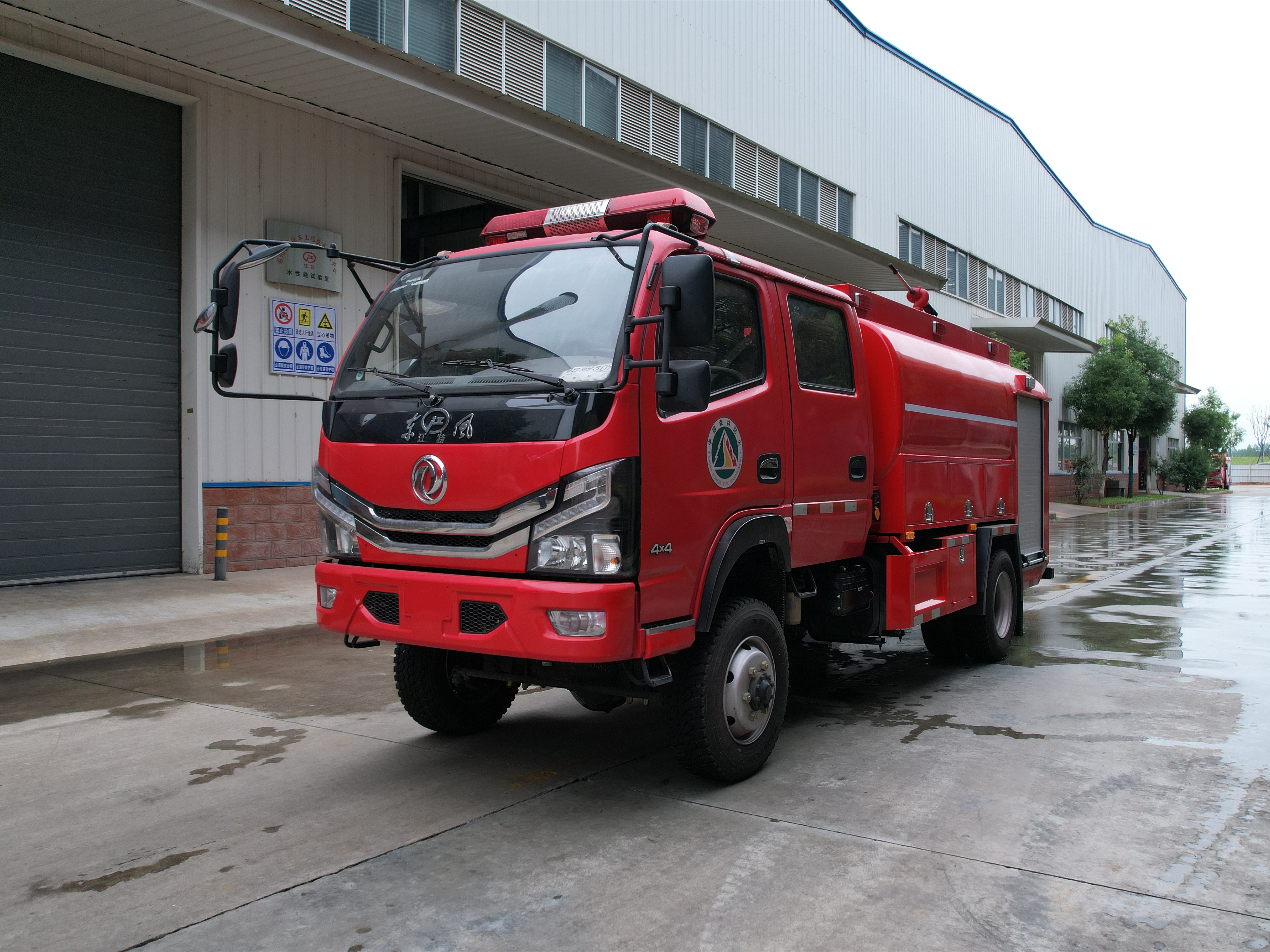 東風(fēng)四驅(qū)水罐消防車(chē)4.5立方