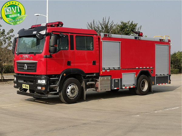 重汽汕德卡8噸水罐消防車(chē)
