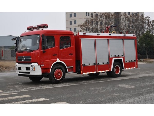 東風天錦6噸水罐消防車【內(nèi)藏】