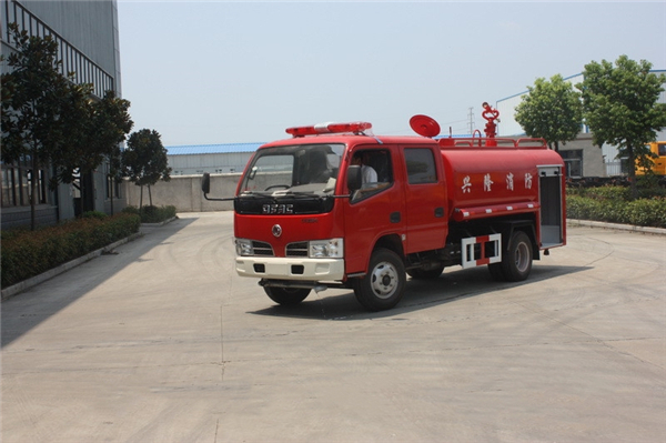 東風(fēng)雙排4噸消防灑水車