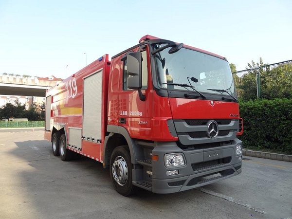 奔馳16噸水罐消防車(chē)