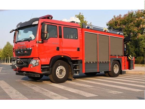 重汽T5G搶險(xiǎn)救援消防車(chē)